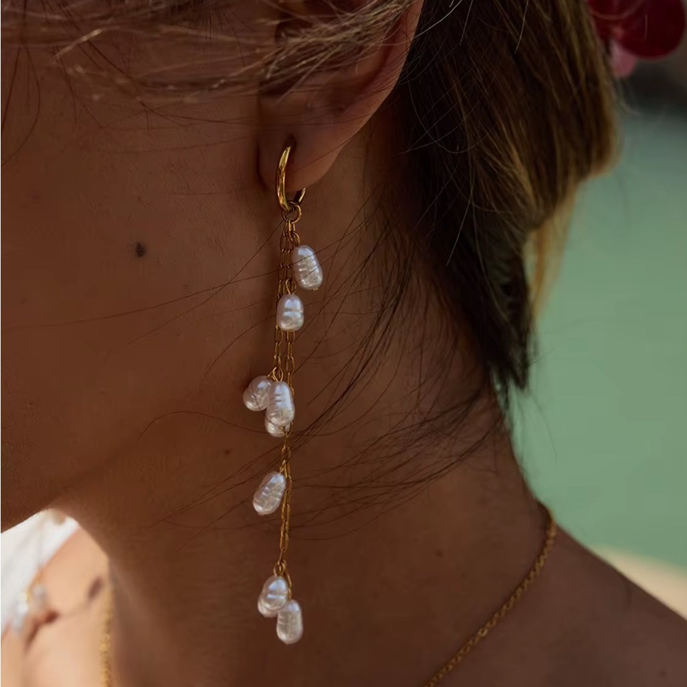 Elegant Gold and Pearl Drop Earrings